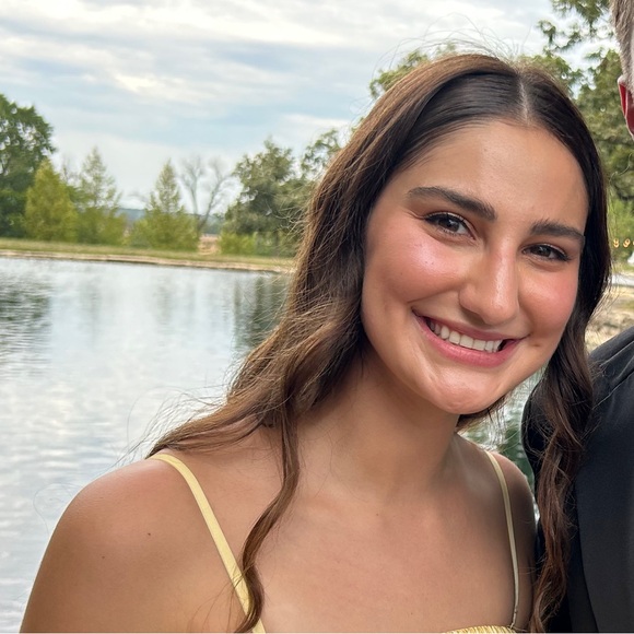 Meet your Posher, Isabelle - Picture 1 of 1